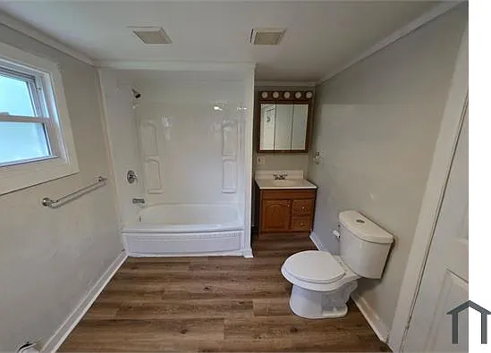 819 Railroad St — Photo 1