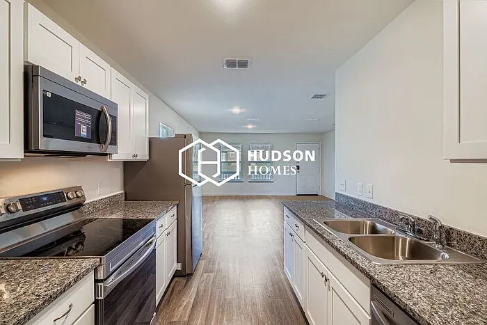 417 Carver Ave — Photo 4