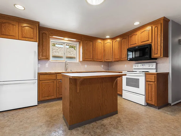 517 Pecks Dr — Photo 8
