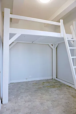 Rented by Metropolitan Equities | media 9