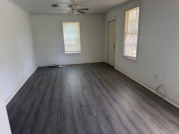 3rd image of 35 Kent Ave