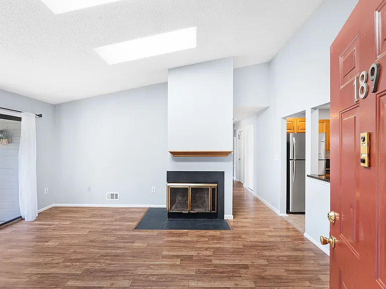 189 Irving Pl #189 — Photo 3