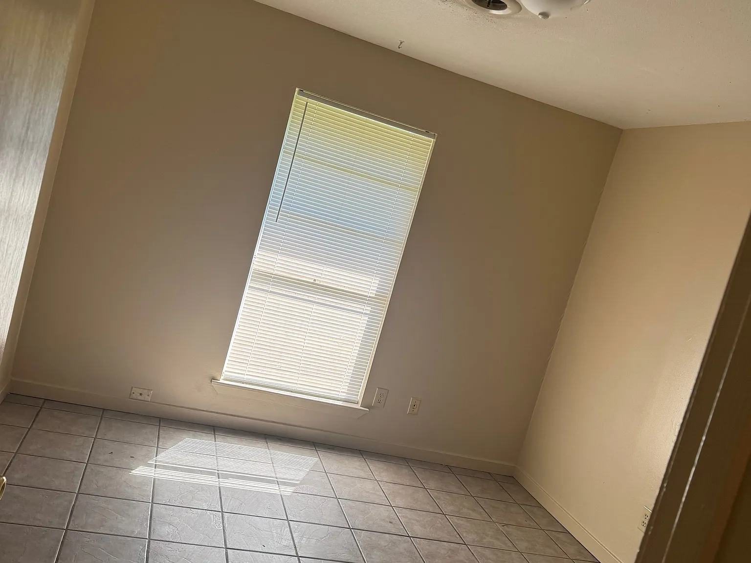 3 bed, 1615 sqft, $1,600 — Photo 2