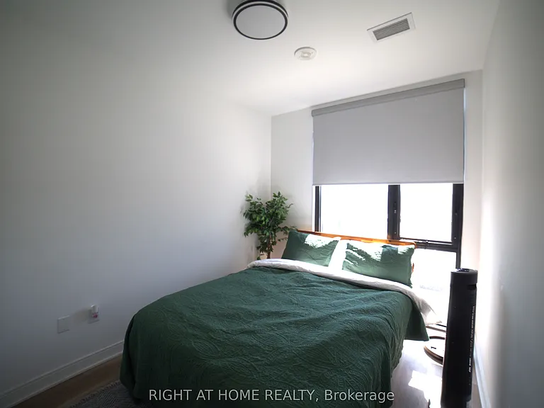 86 Dundas St E #725 — Photo 7