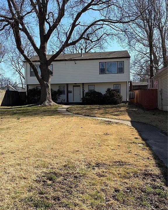 1st image of 105 S Crysler Ave