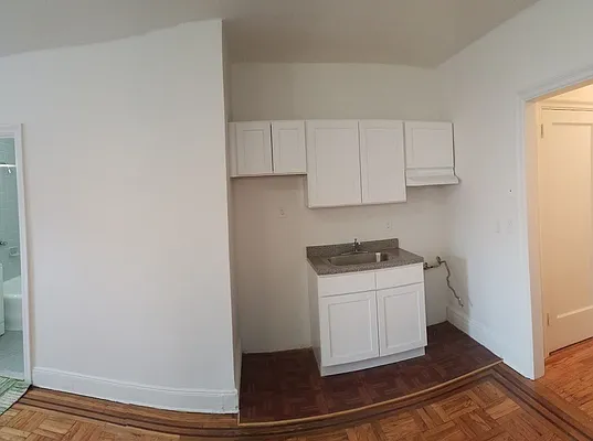 Rented by EZ Sell Realty | media 10