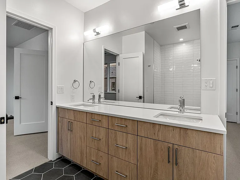 2155 Vine Ave — Photo 21