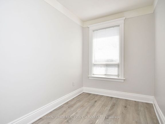 5th image of 47 Emerald St N