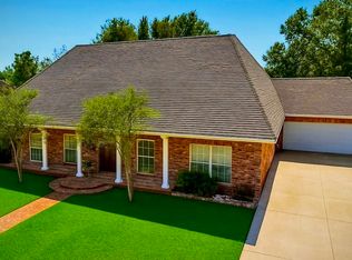 2018 Le Belle Villa Blvd, New Iberia, LA 70563