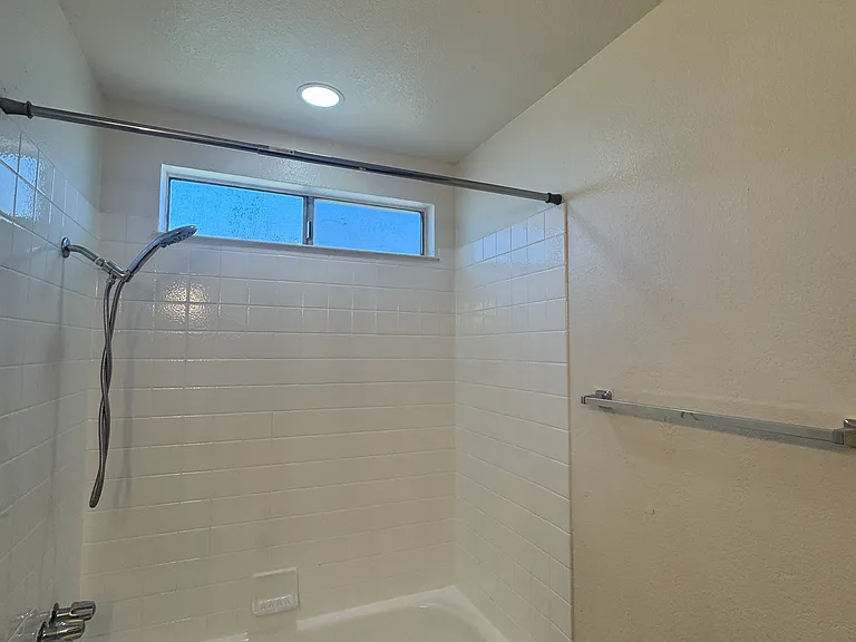 118 Yorkshire Ct #D — Photo 15
