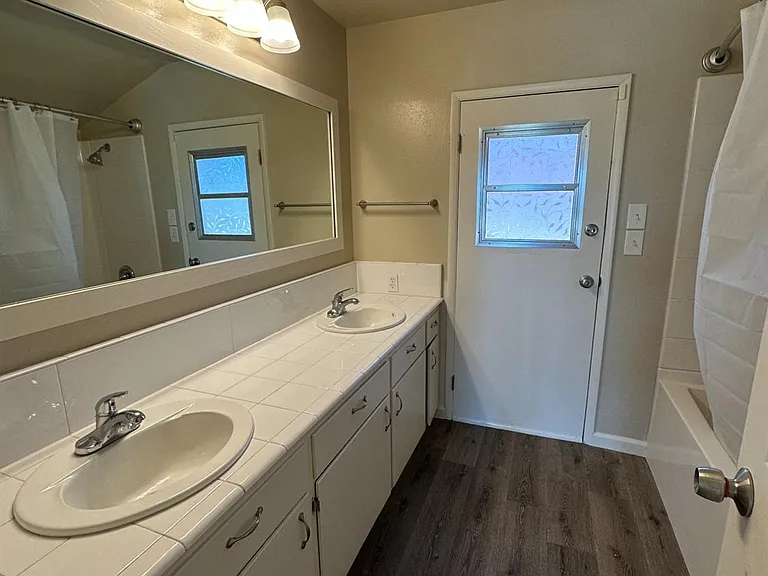 8529 S Chestnut Ave — Photo 14