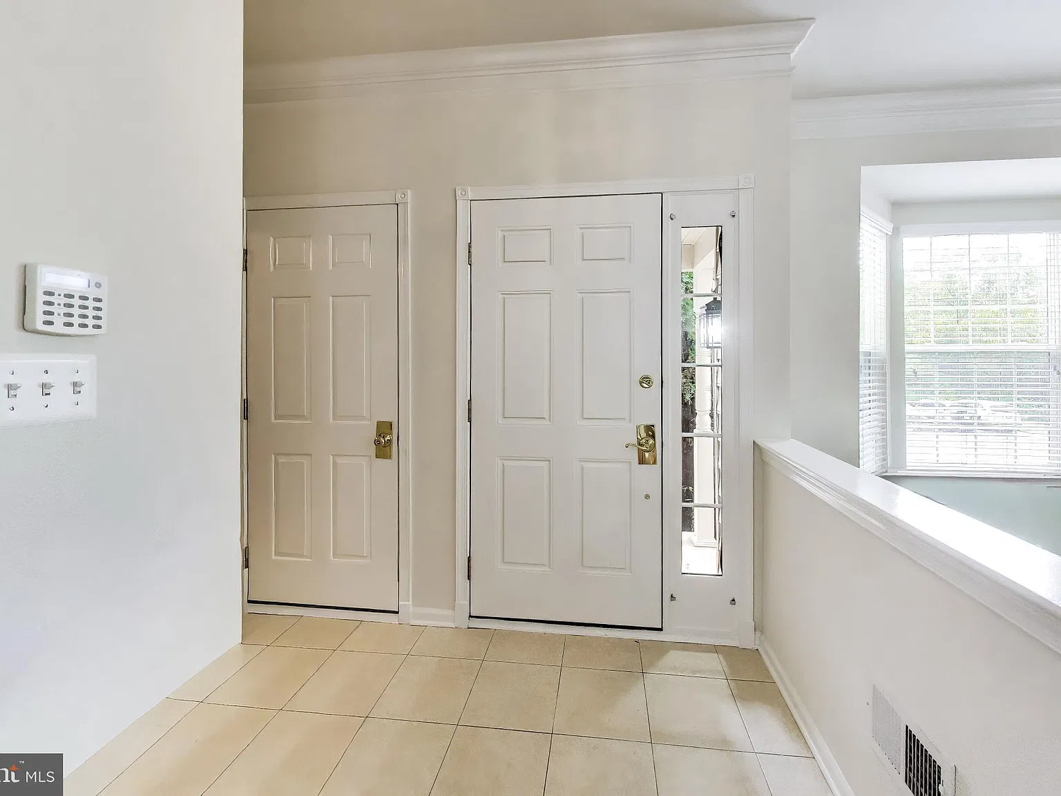 3 bed, 3.5 bath, 2940 sqft, $4,200 — Photo 4