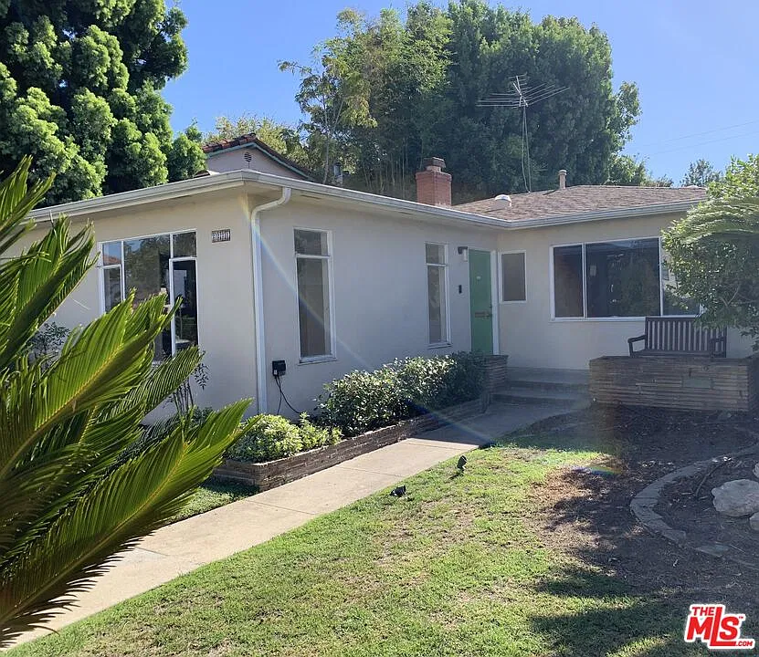 3 bed, 2.0 bath, 2110 sqft, $7,250 — Photo 3