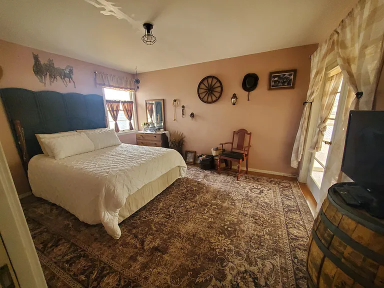 481 W Bush St — Photo 15