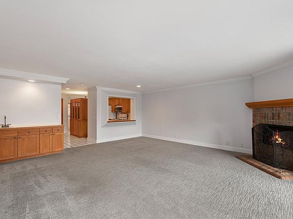 5th image of 8860 Villa La Jolla Dr Unit 207