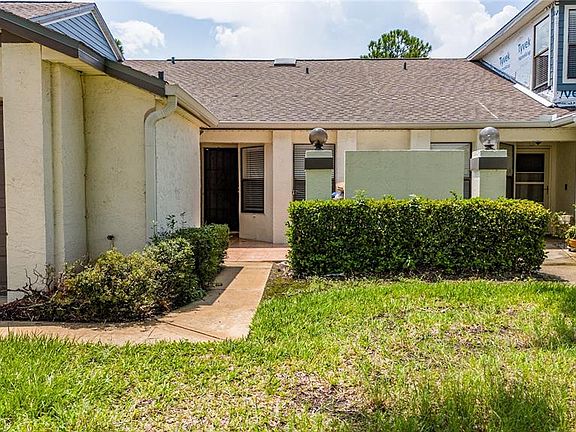 2nd image of 140 Lakepointe Cir
