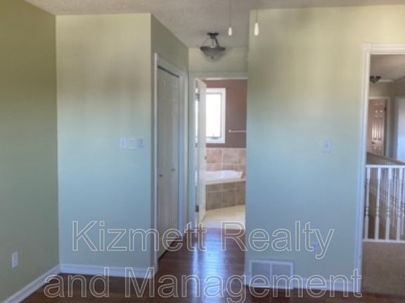 5th image of 59 McLeod Cres