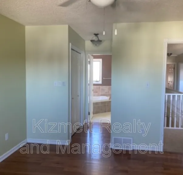 59 McLeod Cres — Photo 5