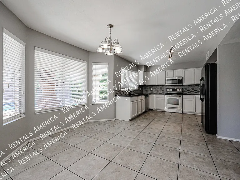 2361 W Myrtle Dr — Photo 8