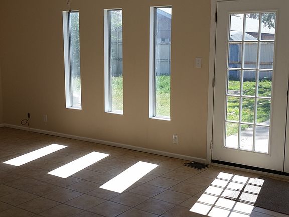 3rd image of 2816 N Northwest Dr