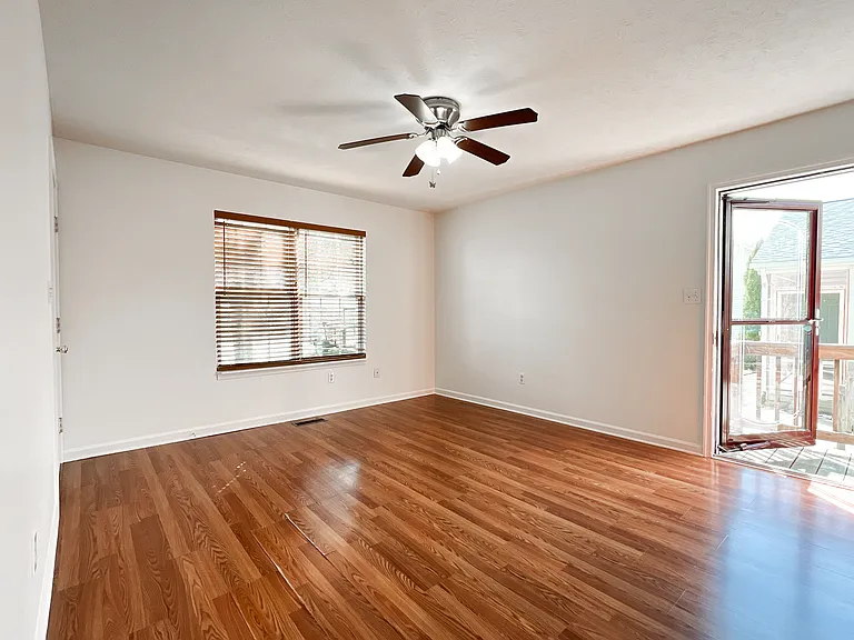 1451 N Delphine Ave — Photo 6
