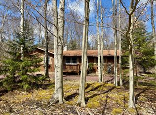 1558 Crestview Ln, Pocono Pines, PA 18350