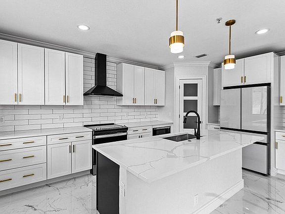 3rd image of 3006 Waterside Cir #3006