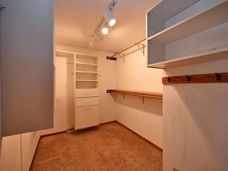 202 Lac La Belle Dr — Photo 12