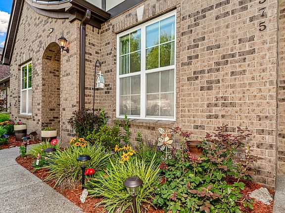 5th image of 375 Irvine Ln