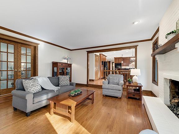4th image of 739 Brighton Ln