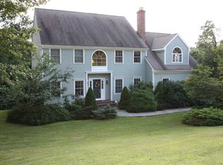 8 Briarwood Ln, Newtown, CT 06470