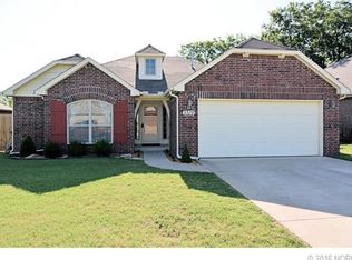 5319 Skylane Pl, Sand Springs, OK 74063