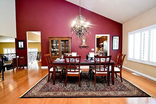 5th image of 585 Bourne Ln