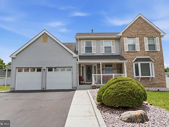 2nd image of 2732 Woodsview Dr