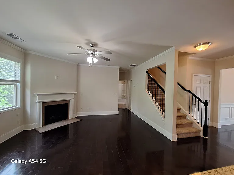 1310 Newbridge Cir — Photo 5