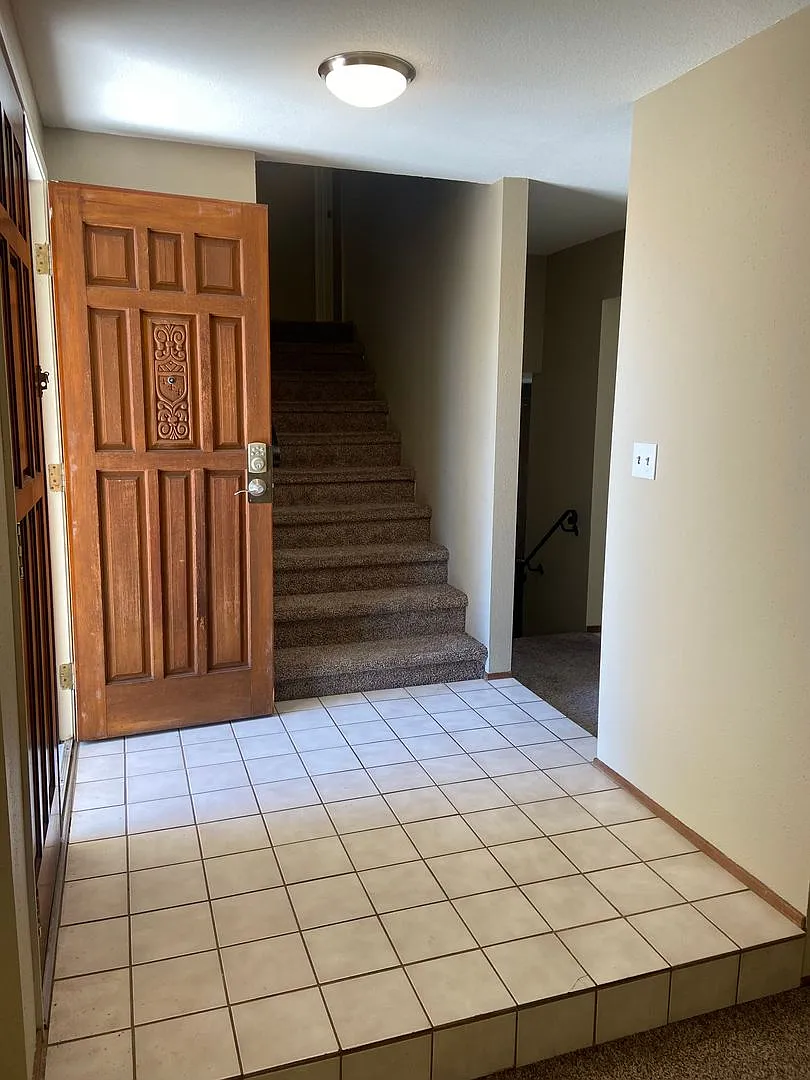 A Rosemont 4 Bdrm, 3 Bath — Photo 2