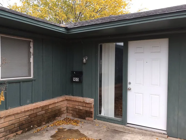 905 Redbird Dr — Photo 1