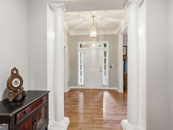 4th image of 285 Merritt Dr