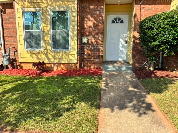 359 Lakeridge Ct, Riverdale, GA 30274