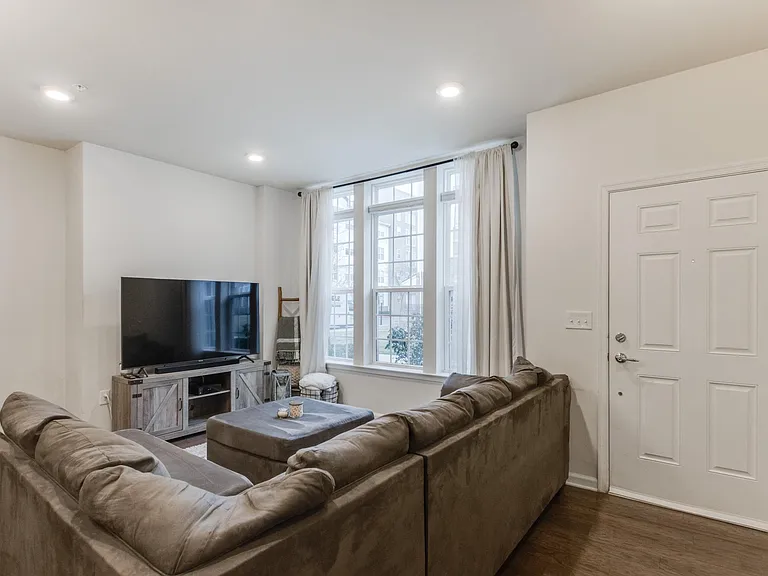 22 Veterans Dr — Photo 6