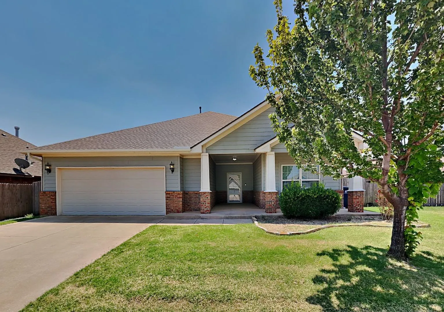 A Very Beautiful and Spacious 3 Bedroom 2 Bath Home in Yukon Public Schools — Photo 2