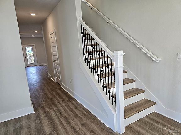 3rd image of 844 W Zarragossa St