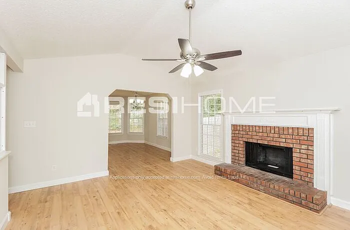 380 Amber Way — Photo 8