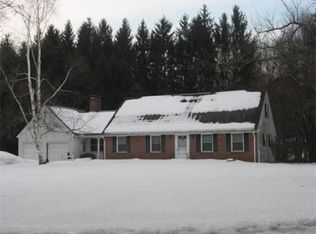 5 Blackberry Ln, Amherst, MA 01002