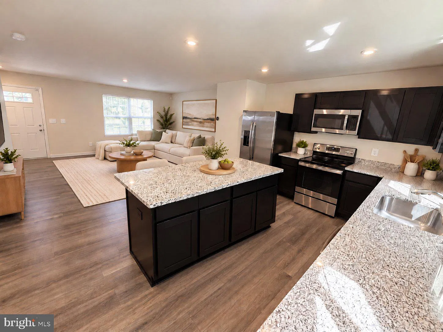 4 bed, 2.5 bath, 1906 sqft, $3,000 — Photo 4