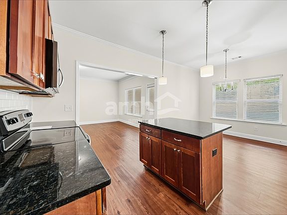 4th image of 2393 Folsom St