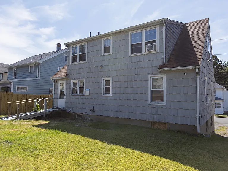 30 Florence Ave — Photo 38