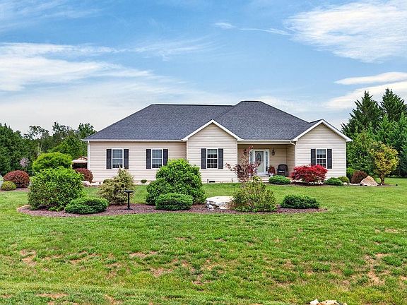 3rd image of 29 Kennedy Ridge Ct