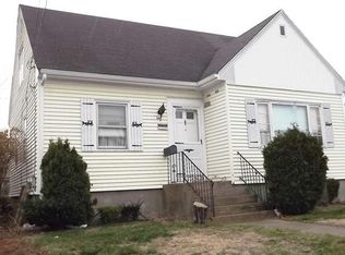 44 Argyle St, Cranston, RI 02920