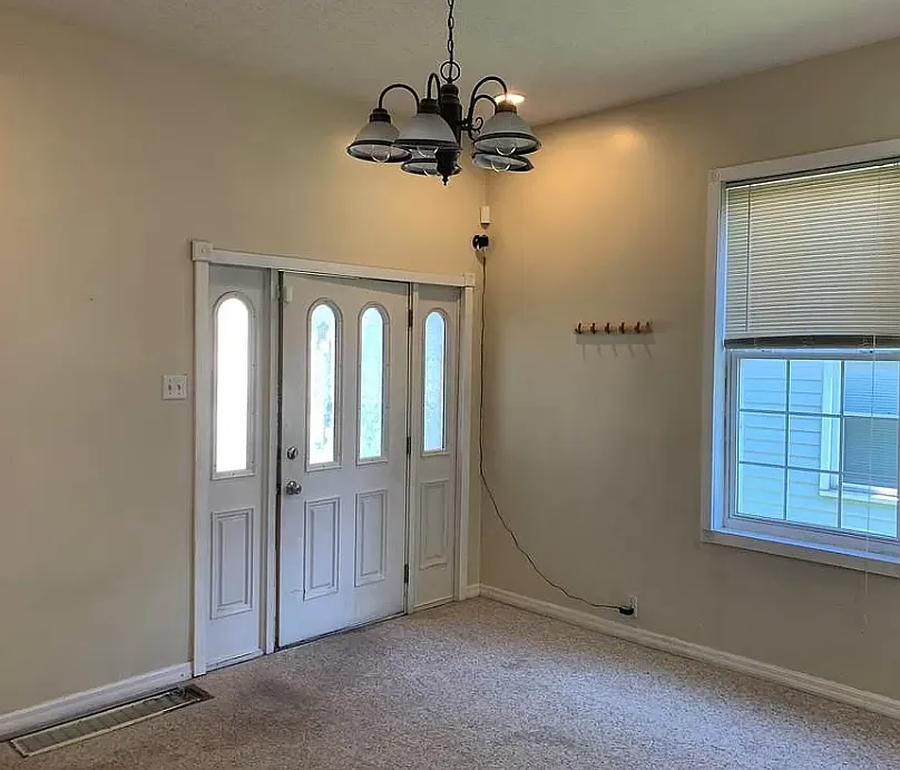 4 bed, 1229 sqft, $1,800 — Photo 2